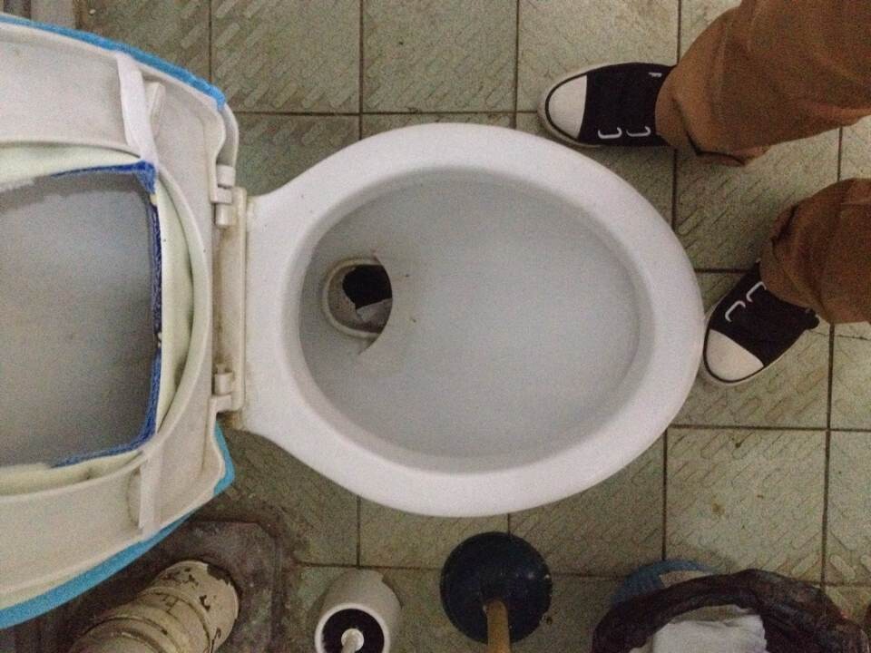 马桶烂了怎么补(马桶烂了怎么补用啥粘)