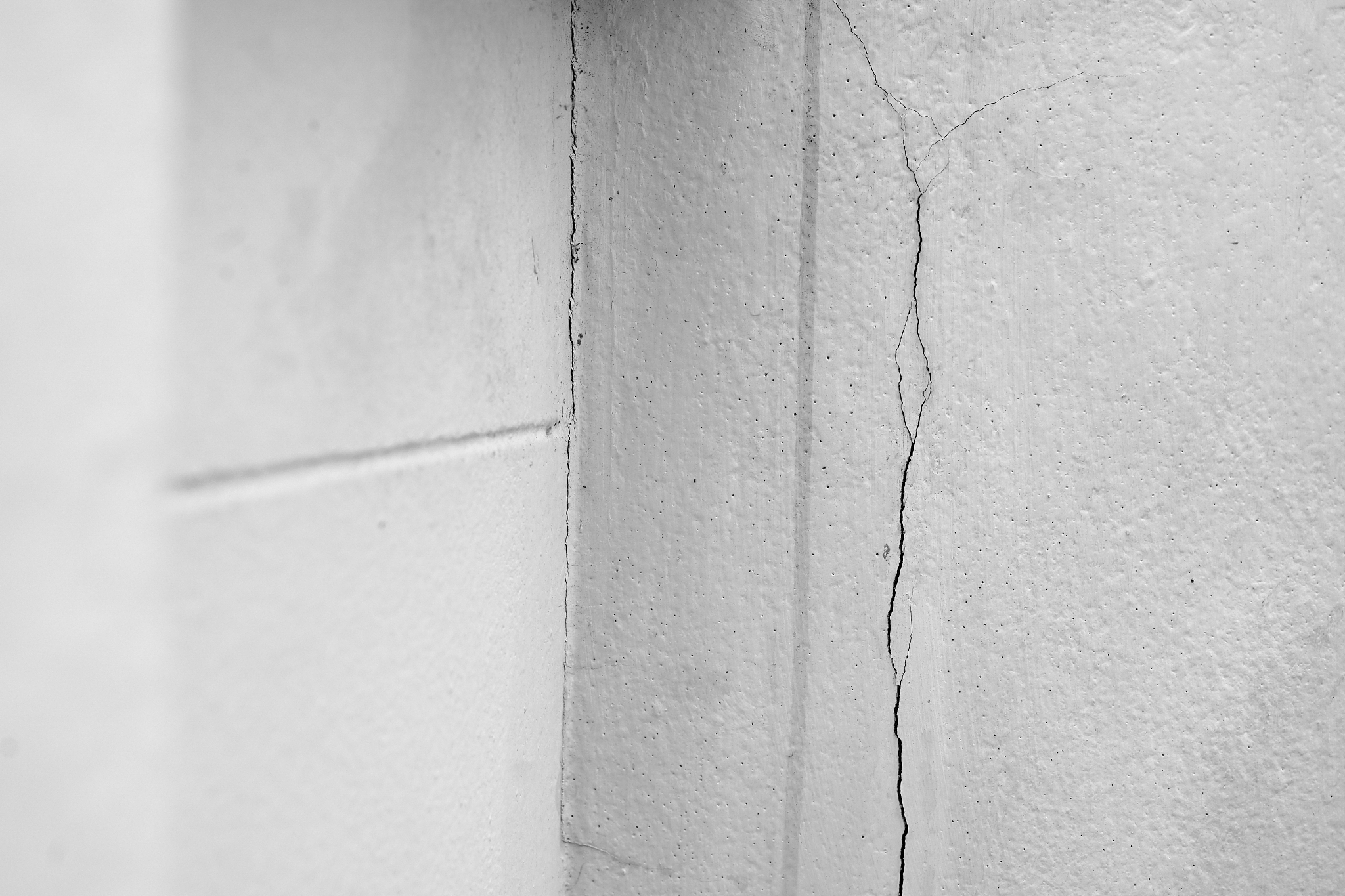 墙面砖打孔打出裂纹如何修补视频(墙面砖打孔打出裂纹如何修补视频讲解)