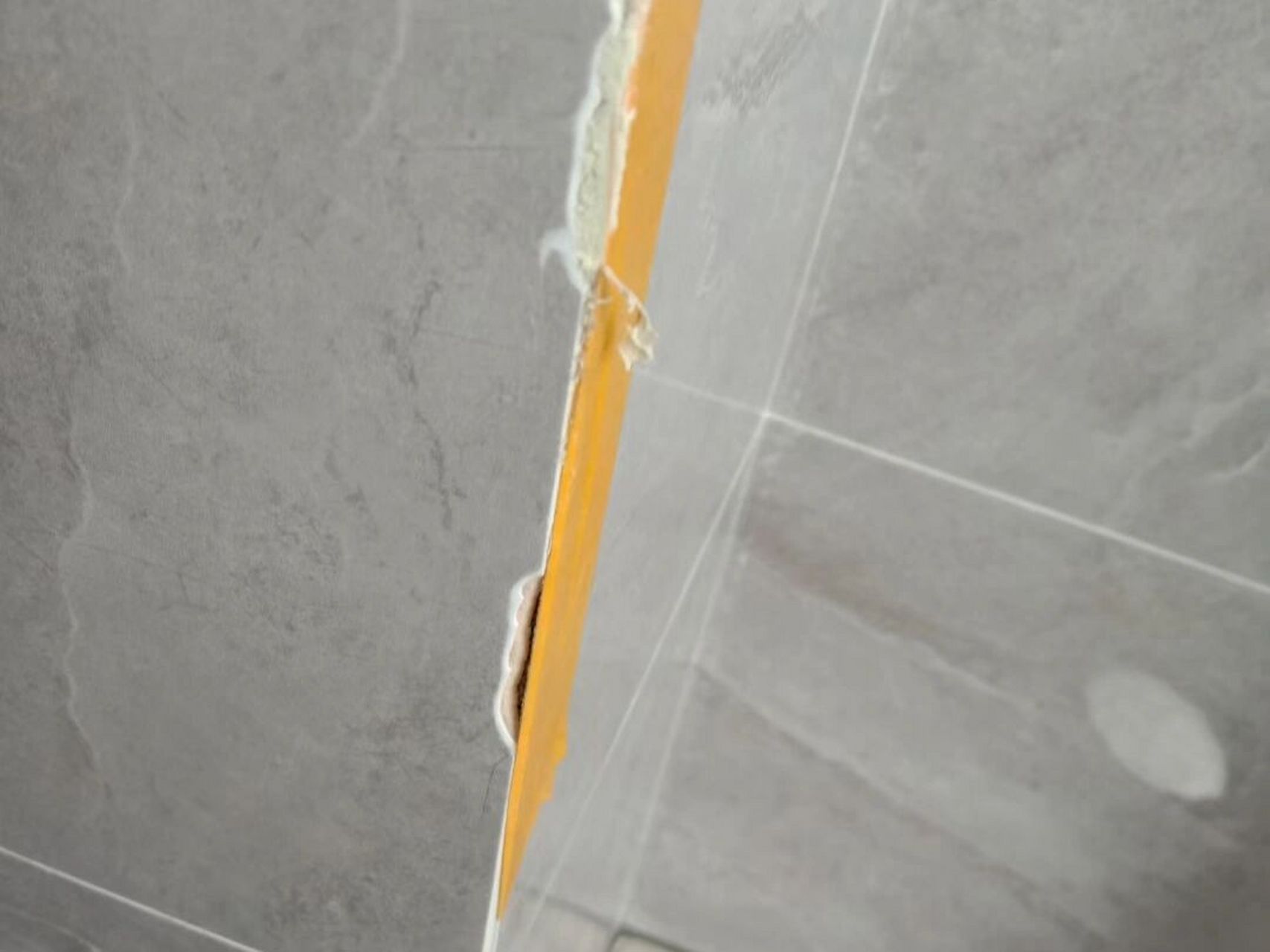 瓷砖破损用什么修复方法(瓷砖破损用什么修复方法最好)