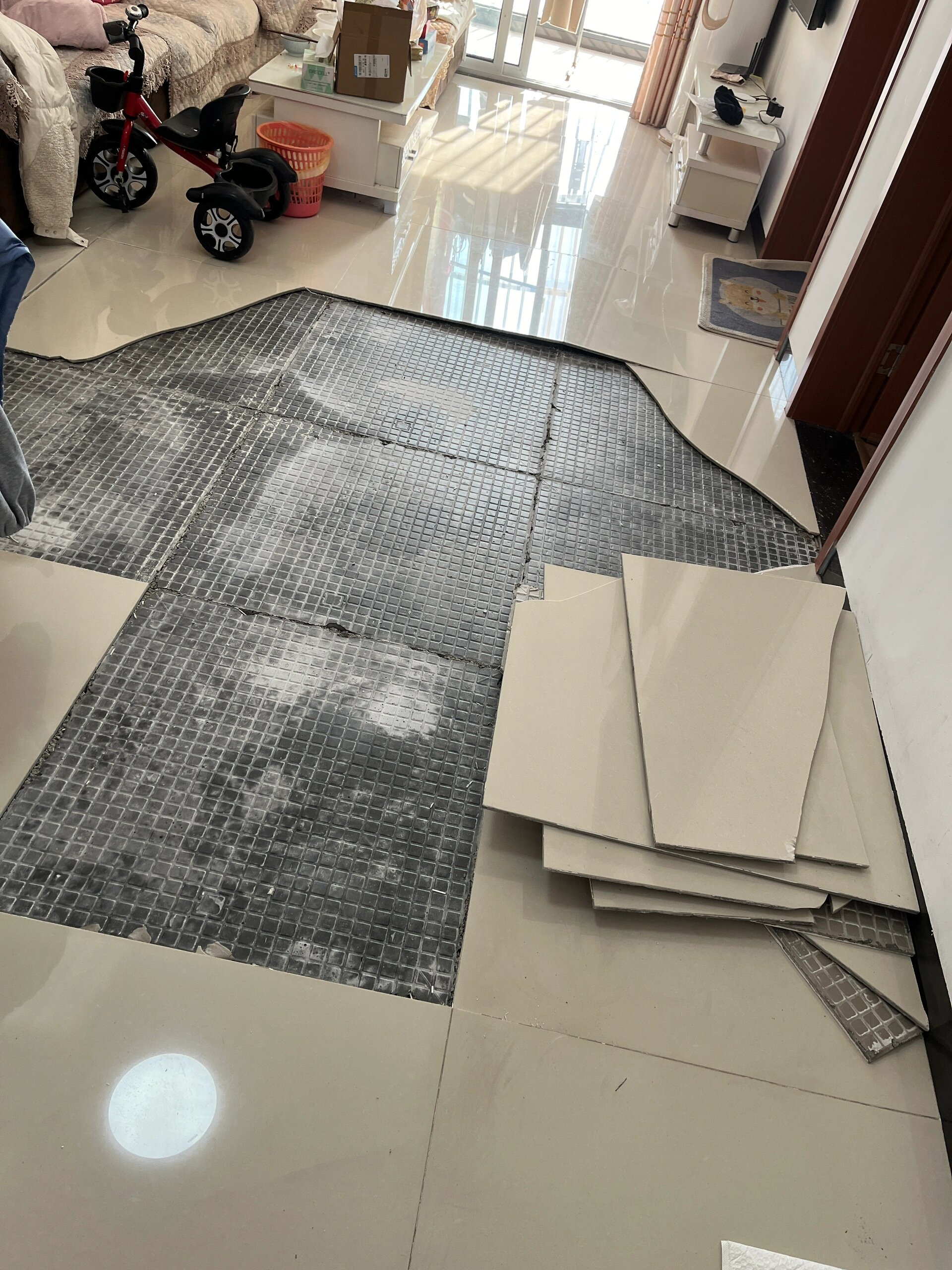 瓷砖翘起来了修复视频(瓷砖翘起来了修复视频 厦门)